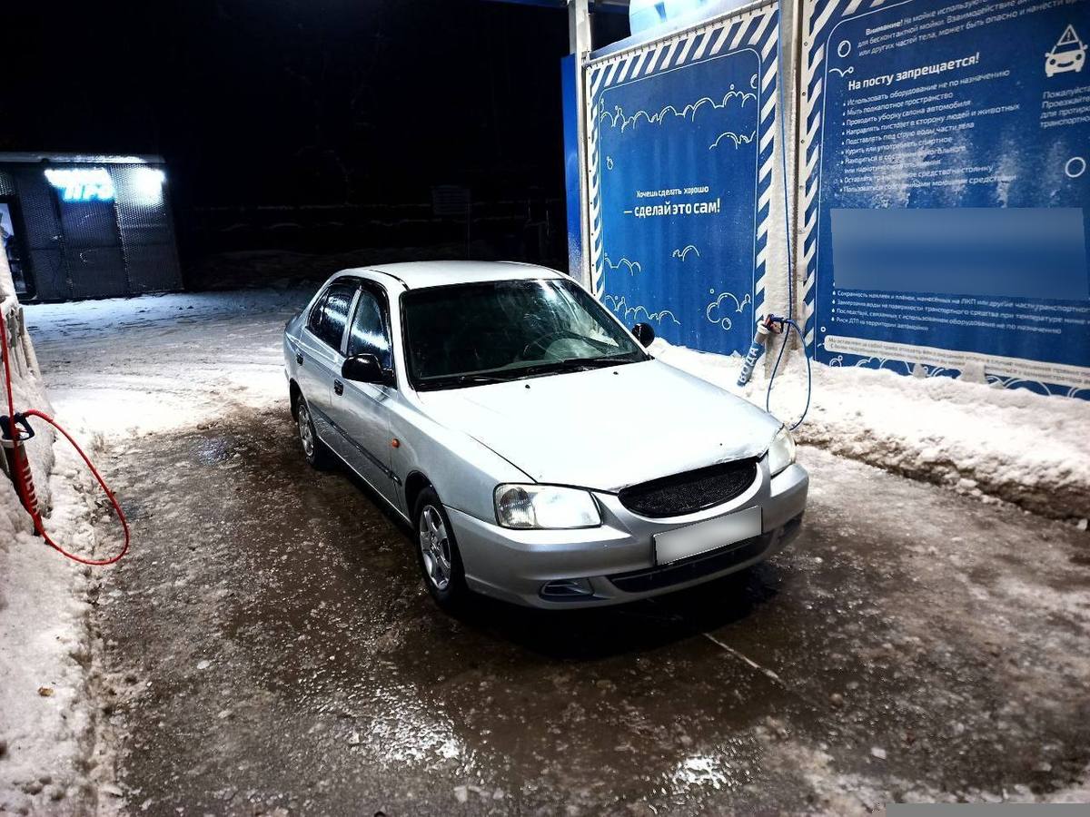 Купить Hyundai Accent II Рестайлинг седан, 2004 года, цвет: Серый, за  270000 руб. в Санкт-Петербурге